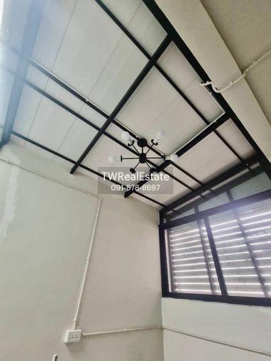 รูป ขายด่วน ทาวน์โฮม 3 ชั้น หลังมุม Baan Klang Muang ลาดพร้าว 101 | ต่อเติมเต็มหลัง พร้อมอยู่ | ทำเลทองเชื่อมหลายเส้นทาง - รูปที่ 8/16