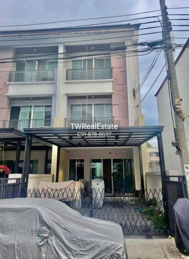 รูป ขายด่วน ทาวน์โฮม 3 ชั้น หลังมุม Baan Klang Muang ลาดพร้าว 101 | ต่อเติมเต็มหลัง พร้อมอยู่ | ทำเลทองเชื่อมหลายเส้นทาง - รูปที่ 1/16