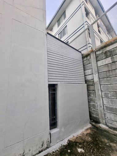 รูป ขายด่วน ทาวน์โฮม 3 ชั้น หลังมุม Baan Klang Muang ลาดพร้าว 101 | ต่อเติมเต็มหลัง พร้อมอยู่ | ทำเลทองเชื่อมหลายเส้นทาง - รูปที่ 10/16