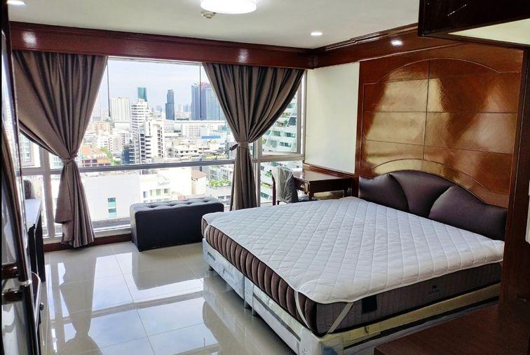 picture Sukhumvit Suites. Studio 28sqm. Line id: @pfagent - 1/7