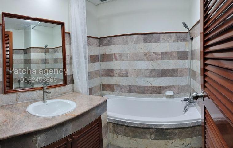 picture Sukhumvit Suites. Studio 28sqm. Line id: @pfagent - 7/7