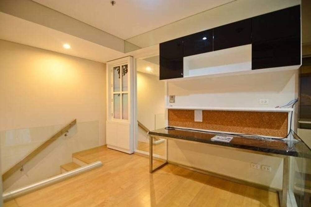 picture Sell with tenant !!  Code C20250800009..........Villa Asoke, 1 bedroom, 1 bathroom Duplex, furnished - 6/9