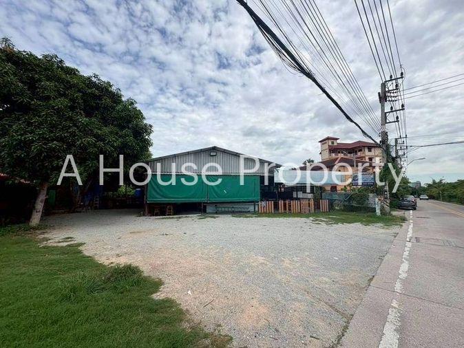 picture Land for sale on the sea side, North Pattaya zone, beautiful plot, great location, close to the community. - 1/4