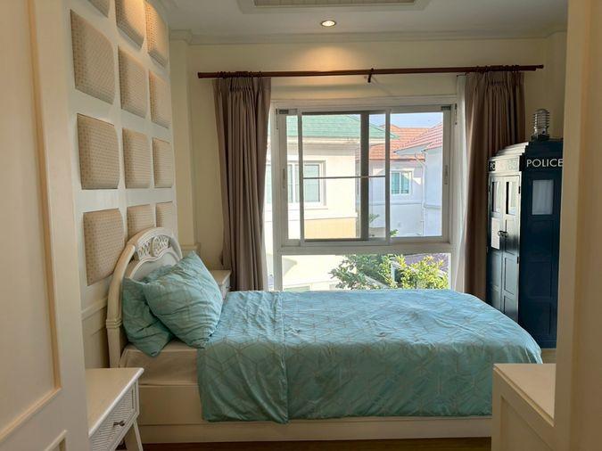 รูป บ้านที่อบอวลด้วยความอบอุ่น…และความหรูหราในทุกมุม  : หมู่บ้านคาซาลูน่า 3 ห้องนอน 4 ห้องน้ำ พื้นที่ดิน 79 ตรว. - รูปที่ 19/26