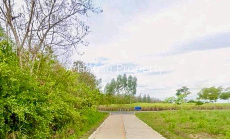 รูป ขายที่ดินสวย ทำเลทอง ตรงข้ามนิคมโรจนะหนองใหญ่ ชลบุรี - รูปที่ 2/5