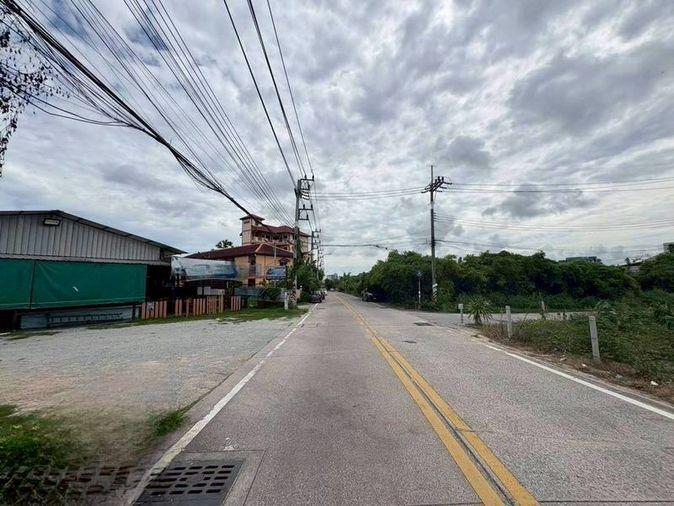 picture Land for sale on the sea side, North Pattaya zone, beautiful plot, great location, close to the community. - 2/4