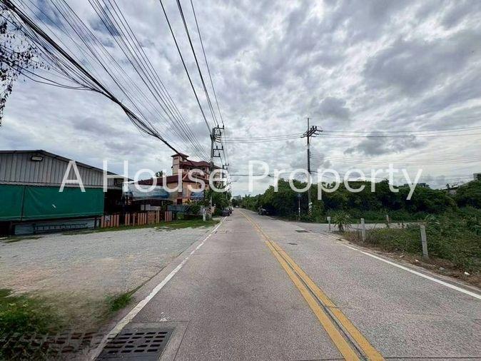 picture Land for sale on the sea side, North Pattaya zone, beautiful plot, great location, close to the community. - 2/4