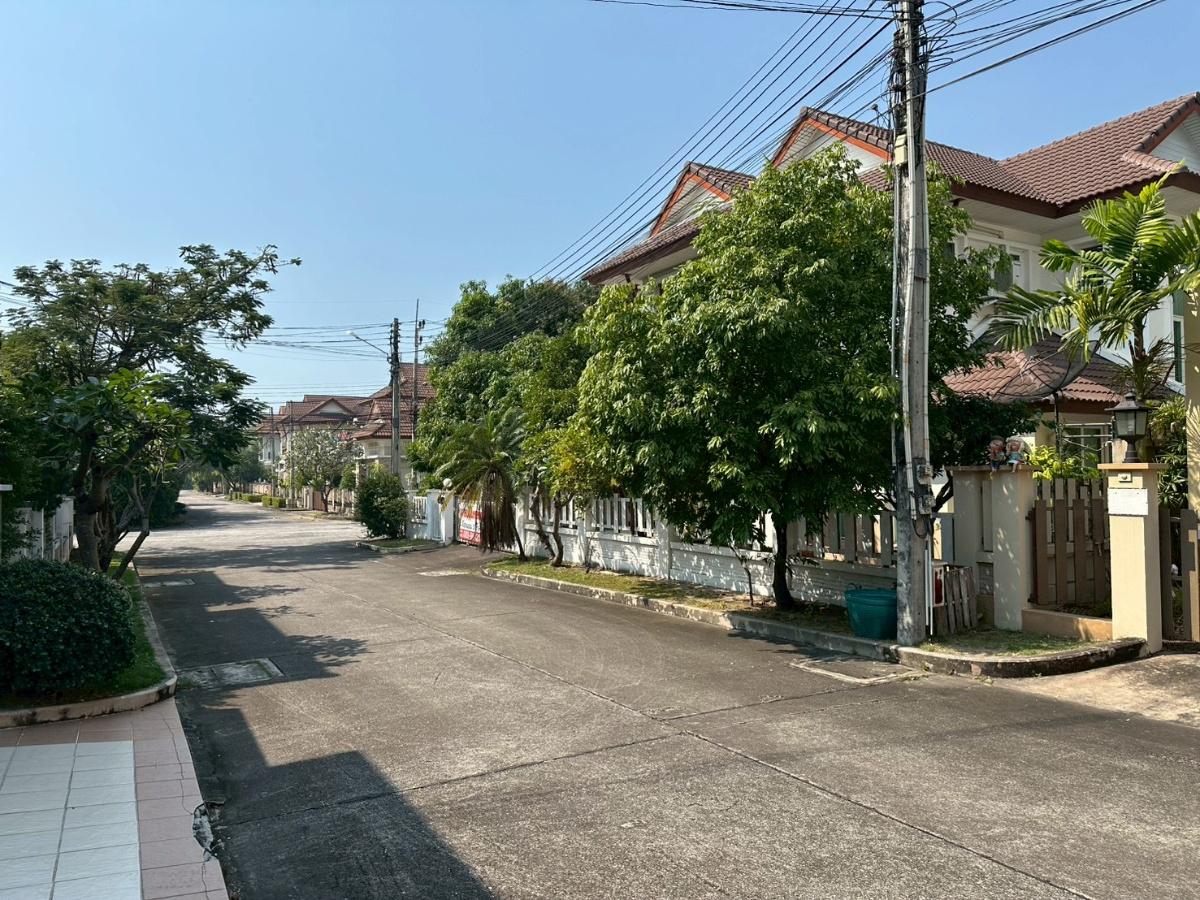 รูป For Sale : หมู่บ้านคาซาลูน่า (Casalunar) สภาพนางฟ้า พร้อมเปิดให้ชมแล้วค้าบ : 3 ห้องนอน 3 ห้องน้ำ 64 ตรว. - รูปที่ 3/25