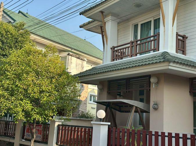 รูป บ้านที่อบอวลด้วยความอบอุ่น…และความหรูหราในทุกมุม  : หมู่บ้านคาซาลูน่า 3 ห้องนอน 4 ห้องน้ำ พื้นที่ดิน 79 ตรว. - รูปที่ 2/26