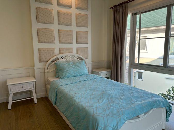 รูป บ้านที่อบอวลด้วยความอบอุ่น…และความหรูหราในทุกมุม  : หมู่บ้านคาซาลูน่า 3 ห้องนอน 4 ห้องน้ำ พื้นที่ดิน 79 ตรว. - รูปที่ 21/26