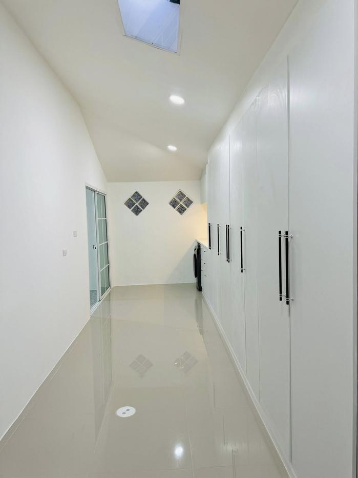 picture Spacious 3-Bedroom Pool Villa for Rent in Nern Plubwan - 9/17