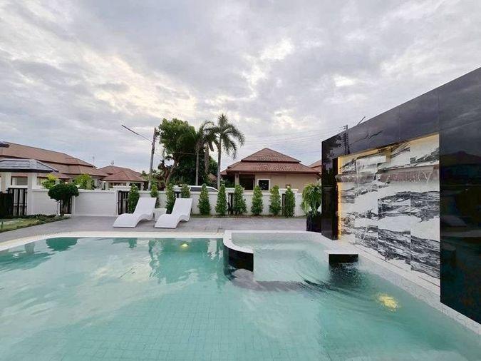 picture Luxury pool villa for rent in Pattaya, Nong Prue, Bang Lamung, Chonburi - 2/11