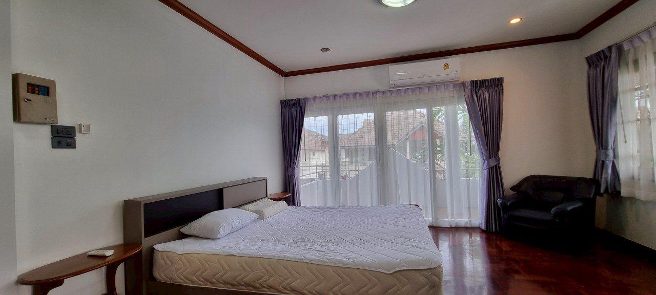picture Spacious 4-Bedroom House for Rent in Central Pattaya - 10/20