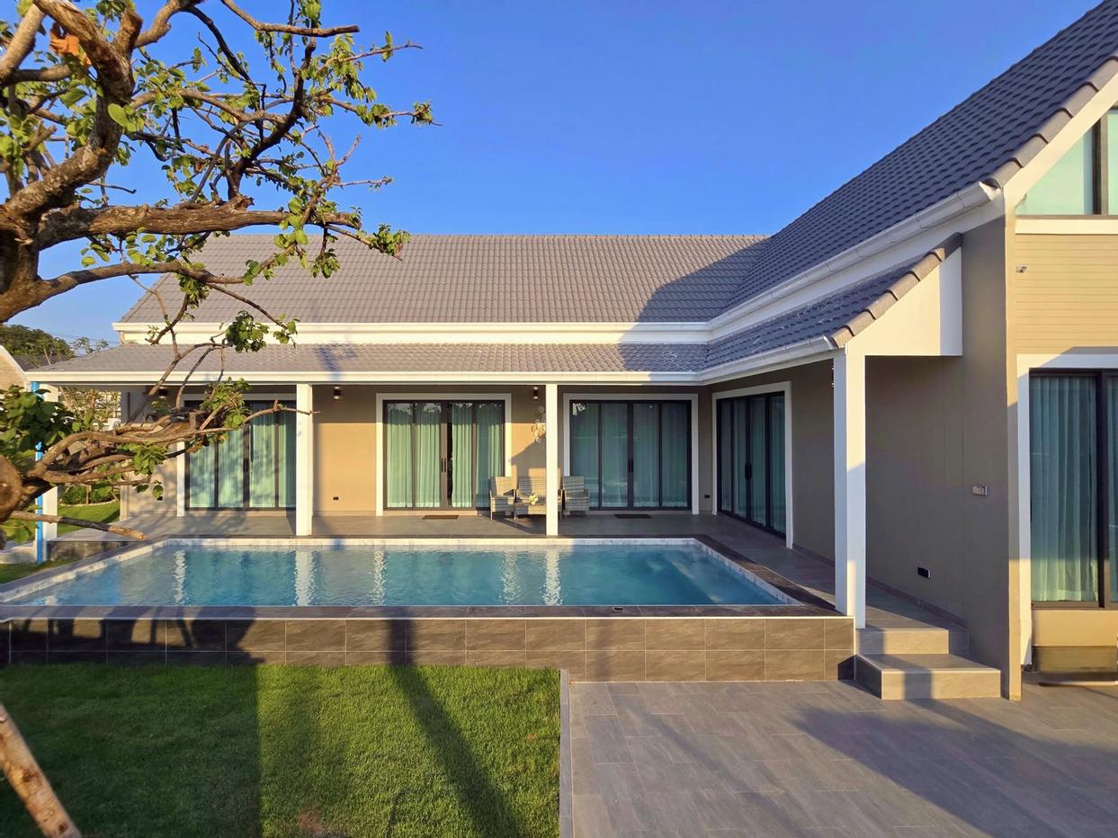 รูป 3 Bedrooms Pool Villa in Mabprachan for Sale - รูปที่ 1/22