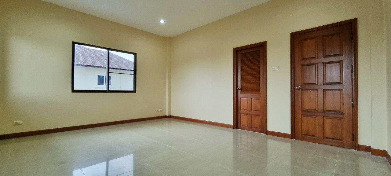 picture 5 Bedrooms House for Sale in Mabprachan - 10/23