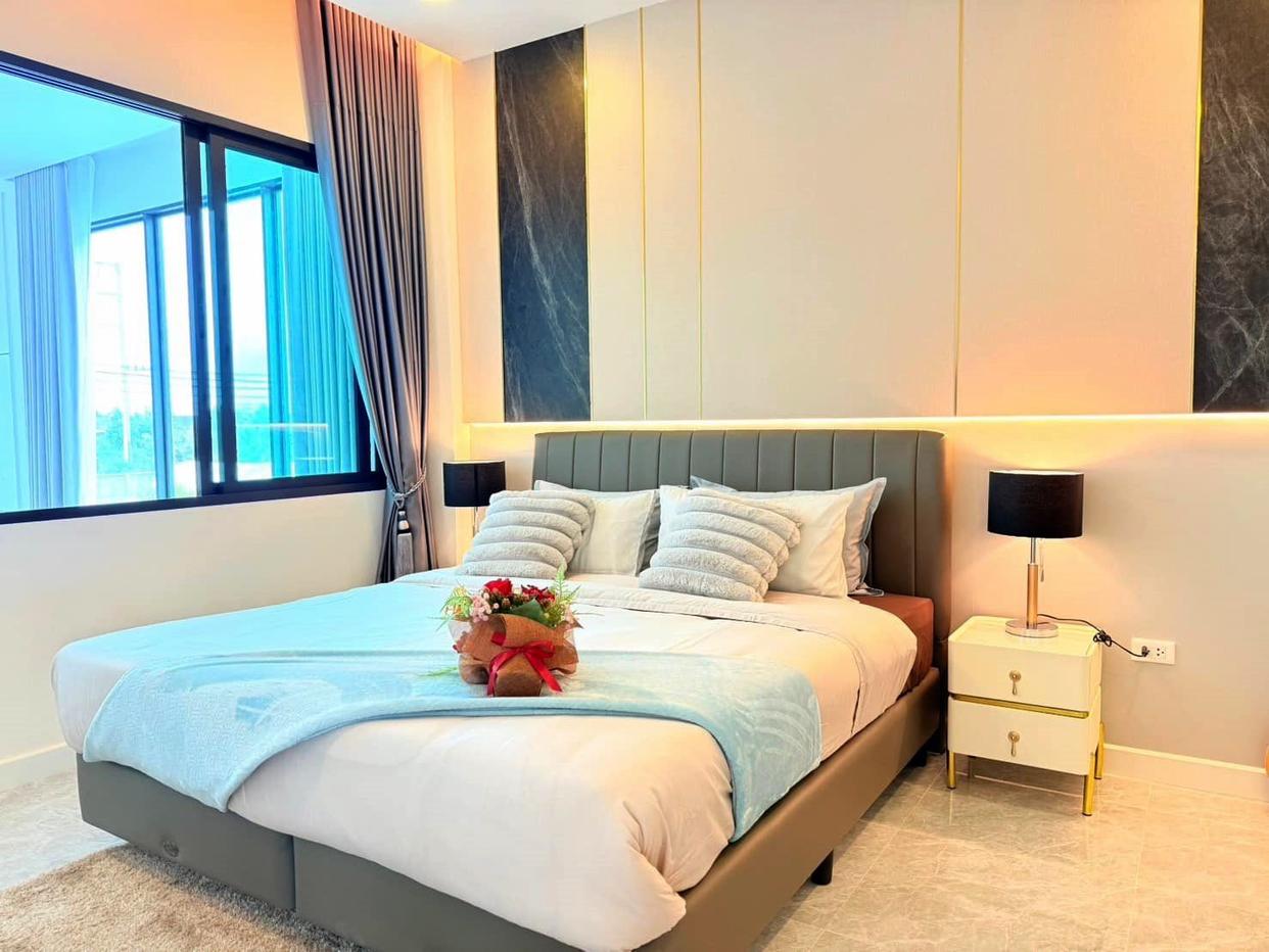 picture 5 Bedrooms Pool Villa in East Pattaya for Sale - 8/18