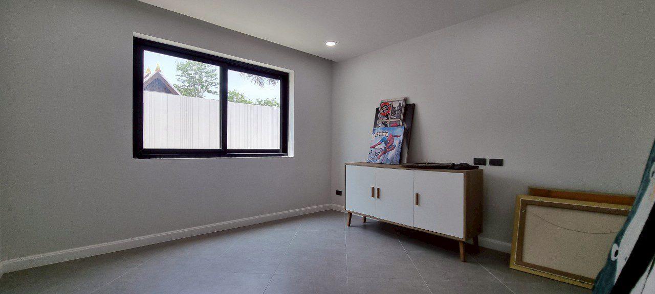 รูป Spacious 4 Bedrooms Pool Villa in Mabprachan for Sale - รูปที่ 7/22
