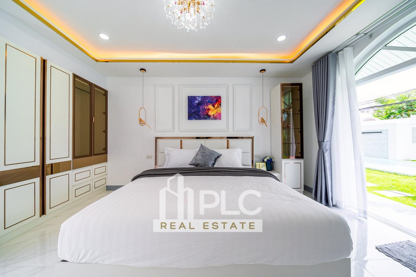 รูป Elegant 4-Bedroom Pool Villa for Sale in East Pattaya - รูปที่ 13/19