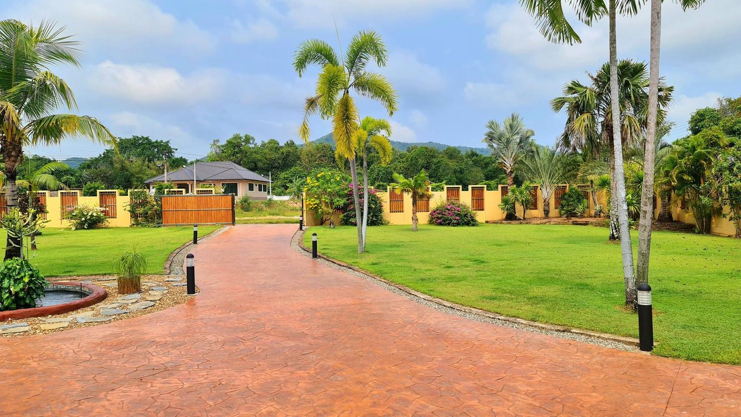 รูป Spacious Private Villa with Swimming Pool for Sale – Bang Saray - รูปที่ 19/20