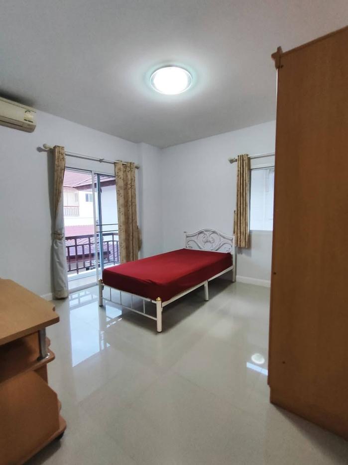 picture Spacious 5-Bedroom House for Sale in East Pattaya - 11/12