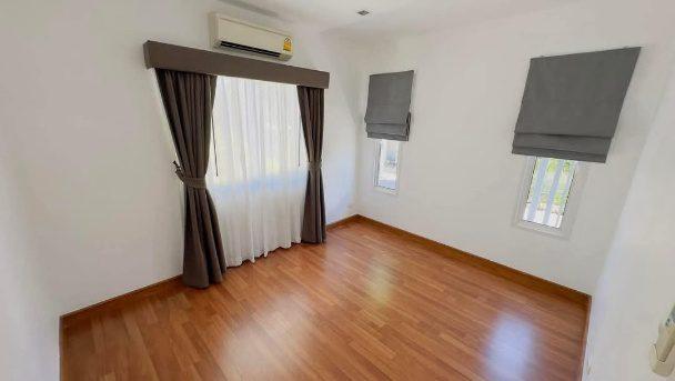 picture 3 Bedrooms East Pattaya House for Sale - 8/12