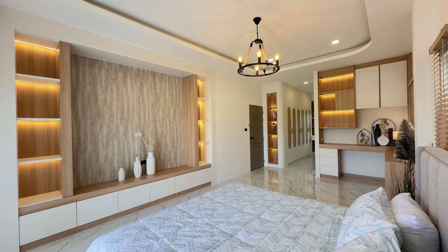 picture Modern 2-Story Single House for Sale in North Pattaya - 9/18