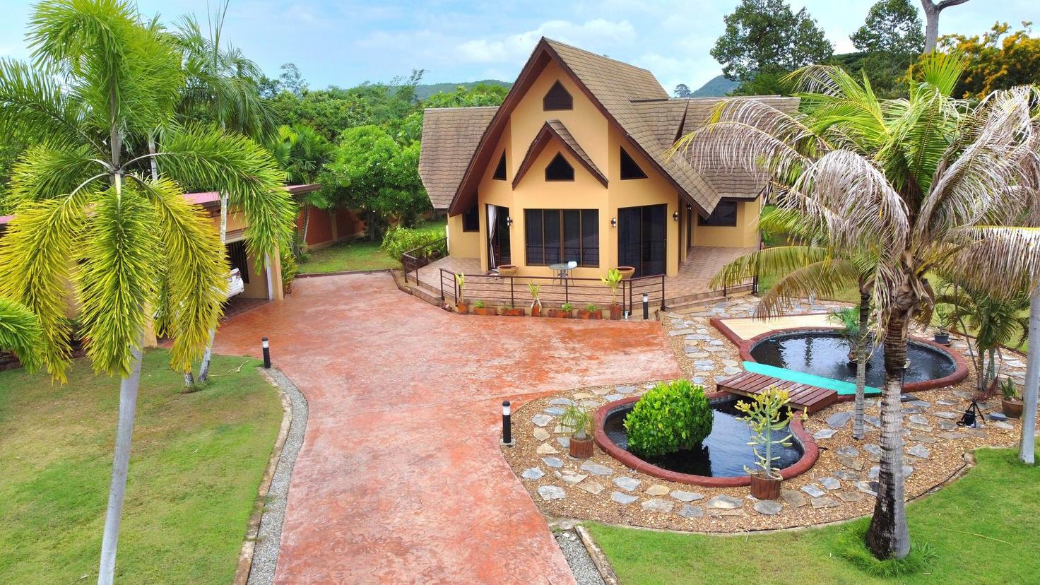 รูป Spacious Private Villa with Swimming Pool for Sale – Bang Saray - รูปที่ 2/20