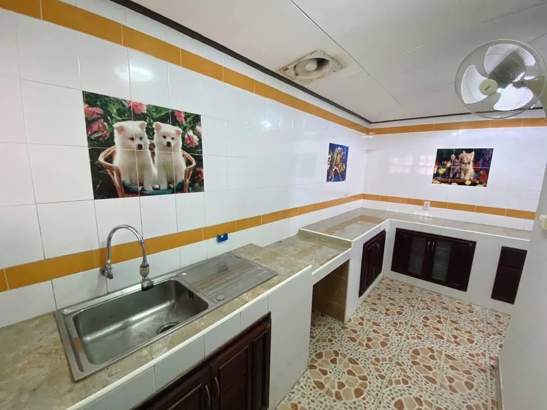 picture Spacious 5-Bedroom House for Sale in East Pattaya - 8/12