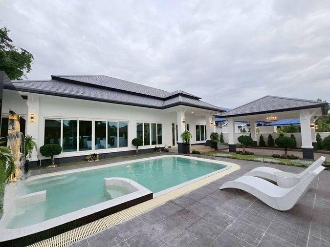 picture Luxury pool villa for rent in Pattaya, Nong Prue, Bang Lamung, Chonburi - 1/11