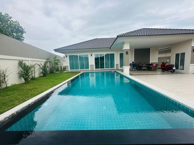 picture 3 Bedrooms Single House in Huay Yai for Sale - 1/8