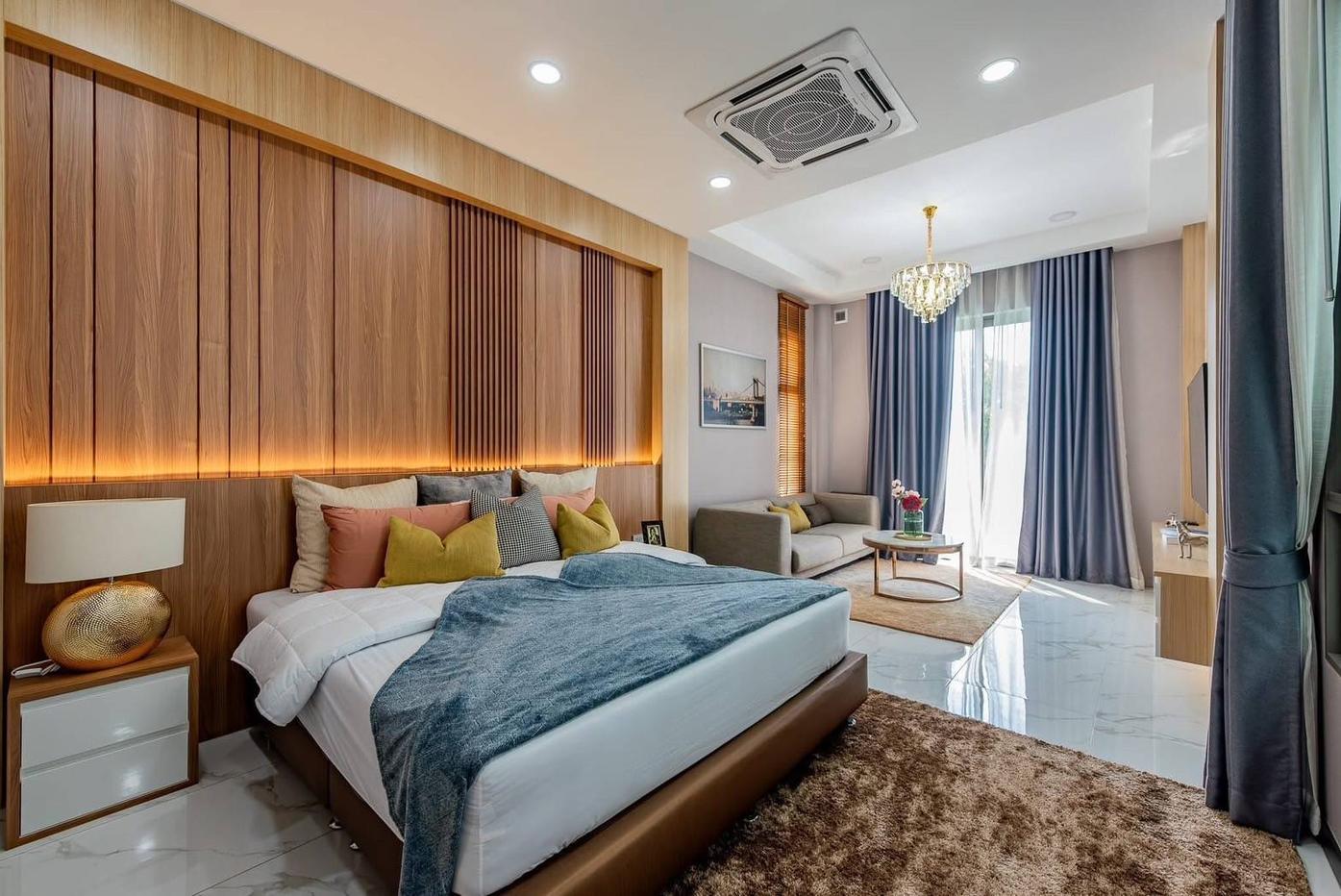 picture Modern Luxury Pool Villa for Sale in Mabprachan - 8/20