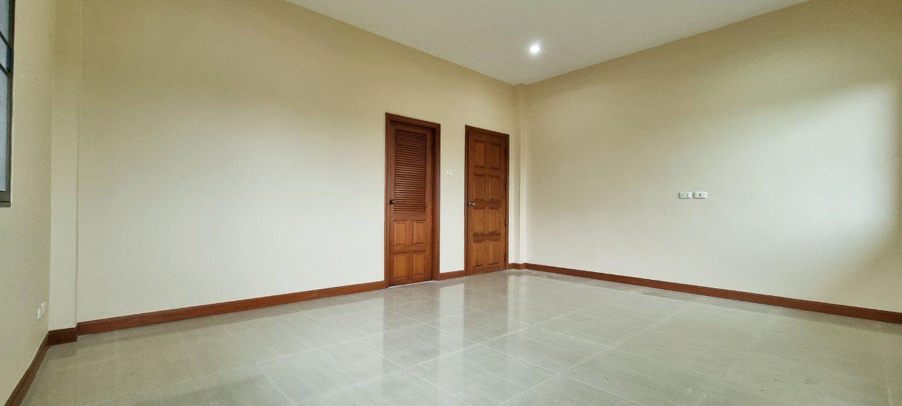 picture 5 Bedrooms House for Sale in Mabprachan - 9/23