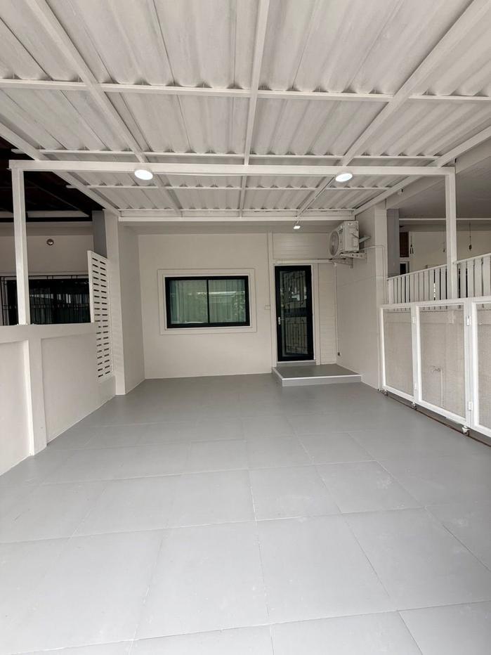 รูป 2-Storey Townhouse for Sale in Siam Country Club - รูปที่ 2/18