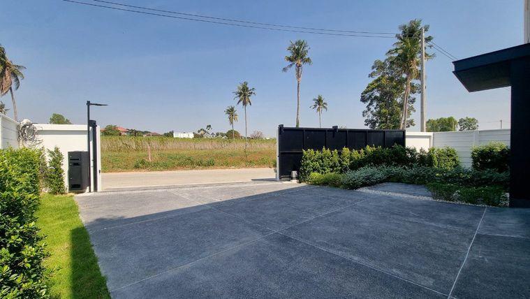 picture Pool Villa in Mabprachan for Rent - 25/25