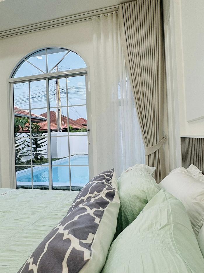 picture Spacious 3-Bedroom Pool Villa for Rent in Nern Plubwan - 10/17