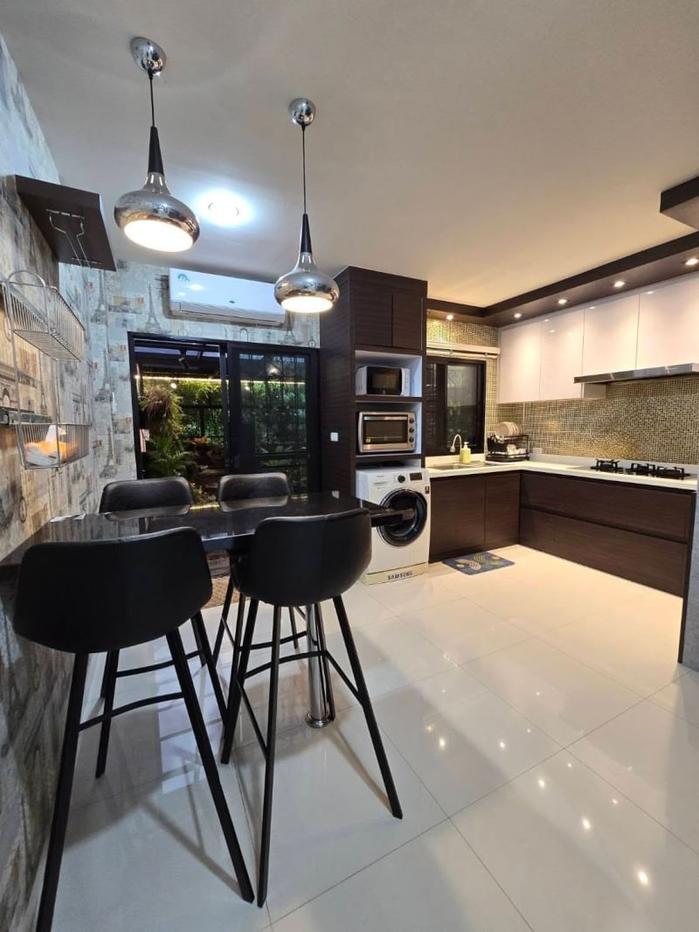 picture 3-Storey House for Sale in East Pattaya - 4/14