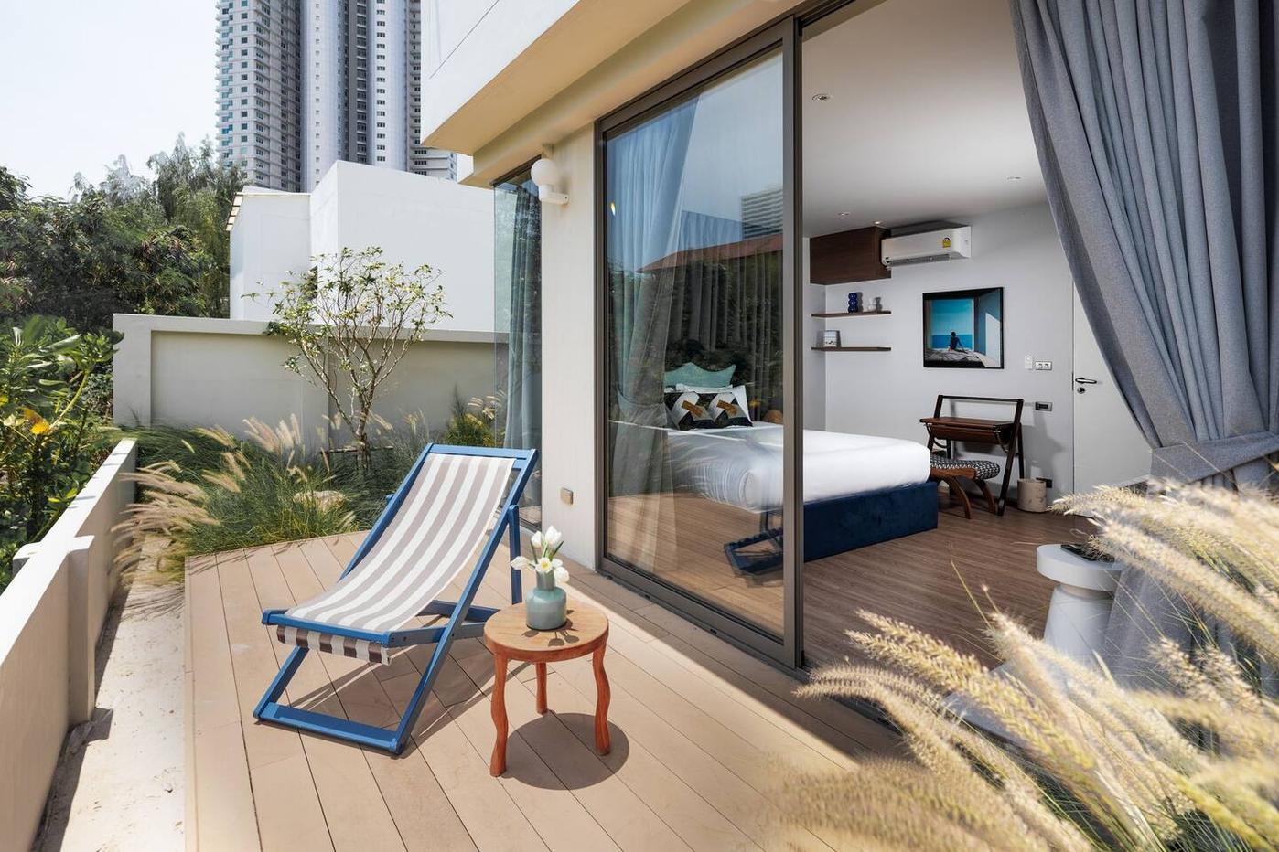 รูป Luxury 4 Bedrooms Pool Villa in Na Jomtien for Sale - รูปที่ 15/16