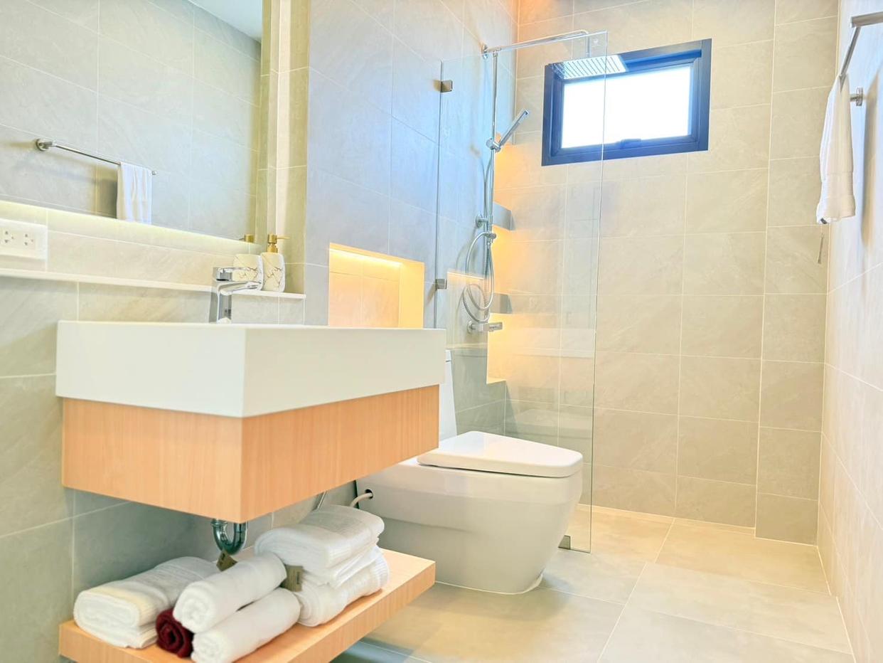 picture 5 Bedrooms Pool Villa in East Pattaya for Sale - 17/18