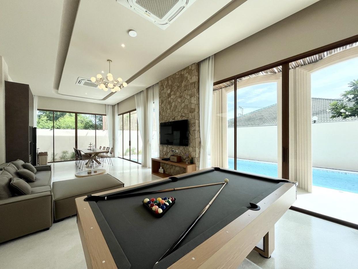 picture Luxury 9-Bedroom Pool Villa for Sale in Jomtien - 5/20