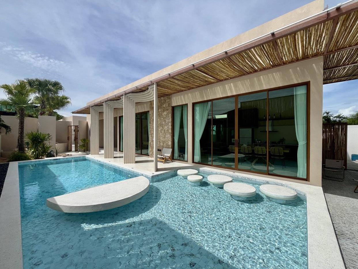 picture Luxury 9-Bedroom Pool Villa for Sale in Jomtien - 2/20
