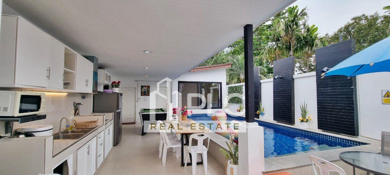 picture Pool Villa in Jomtien 4 Bedrooms for Rent - 2/17