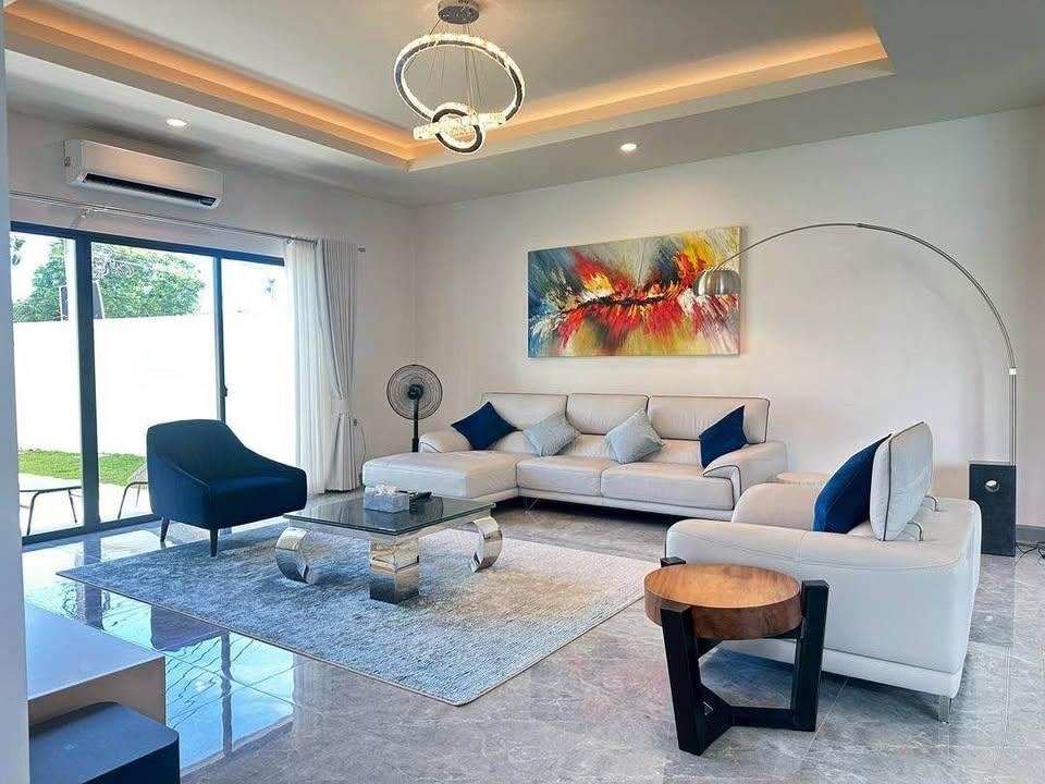 รูป Luxury Modern Pool Villa for Sale – Huay Yai - รูปที่ 2/17