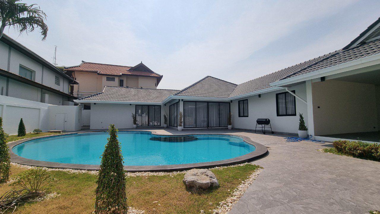 รูป 3 Bedrooms Pool Villa for Sale in Mabprachan - รูปที่ 2/25