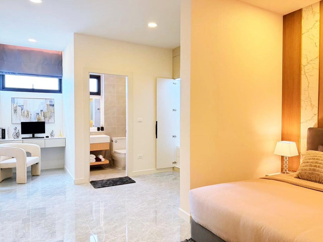 picture 5 Bedrooms Pool Villa in East Pattaya for Sale - 10/18