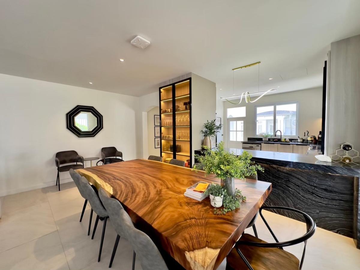รูป 5 Bedrooms Beachfront House in Na Jomtien for Rent - รูปที่ 6/15