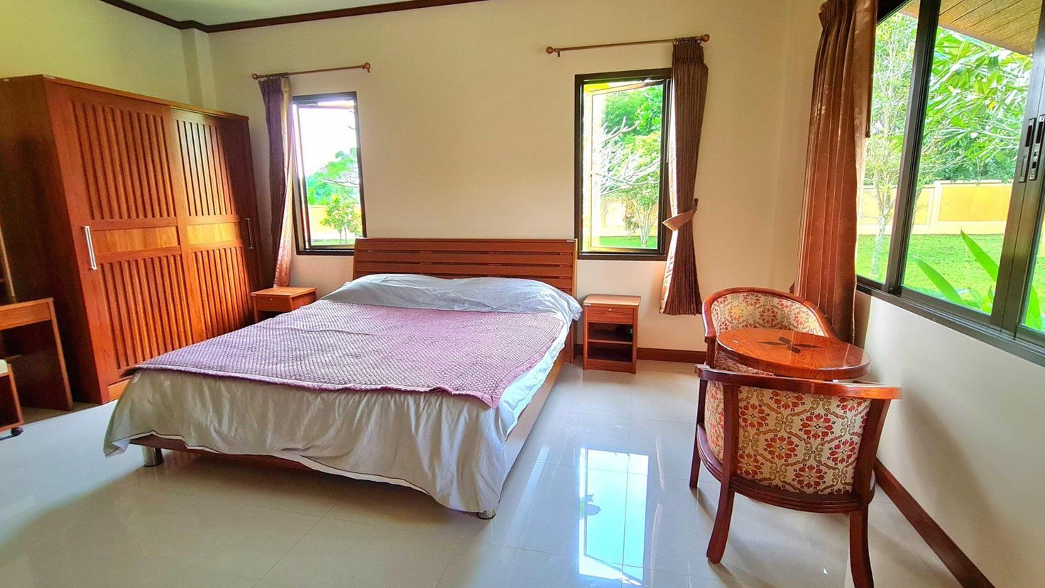 รูป Spacious Private Villa with Swimming Pool for Sale – Bang Saray - รูปที่ 9/20