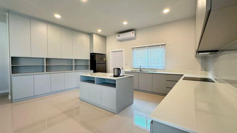 picture 3 Bedrooms Single House in Huay Yai for Sale - 3/8