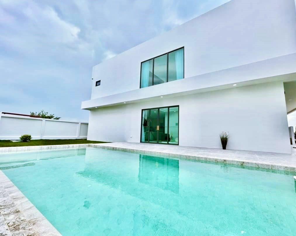 picture 5 Bedrooms Pool Villa in East Pattaya for Sale - 1/18