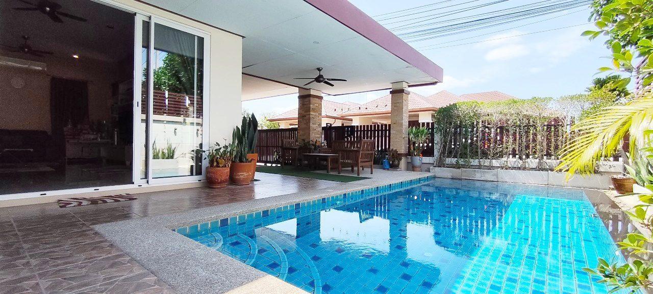 picture 3 Bedrooms Pool Villa in Huay Yai for Sale - 1/24