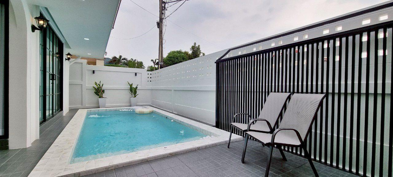 picture 3 Bedrooms Pool Villa For Sale in East Pattaya - 2/18